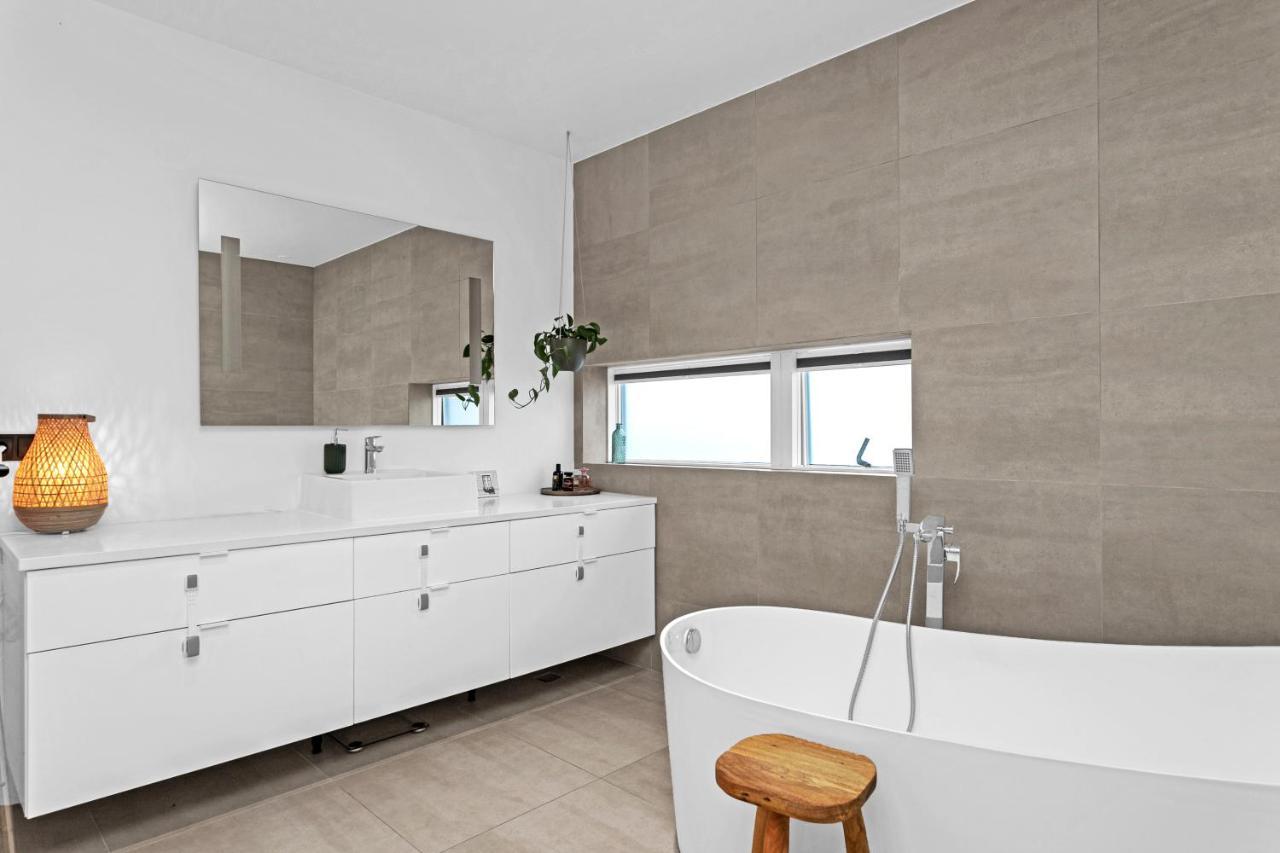 Luxurious With Stunning Views
